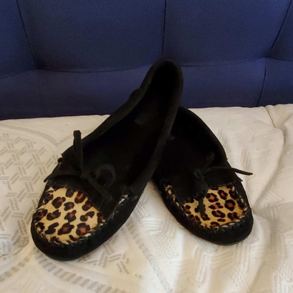 Minnetonka moccasin black suede/leopard
